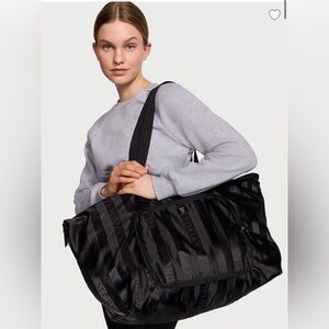 ⚜️NWT VICTORIA'S SECRET Packable Weekender Bag⚜️